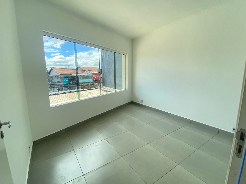 Casa para alugar com 3 quartos, 90m² - Foto 2