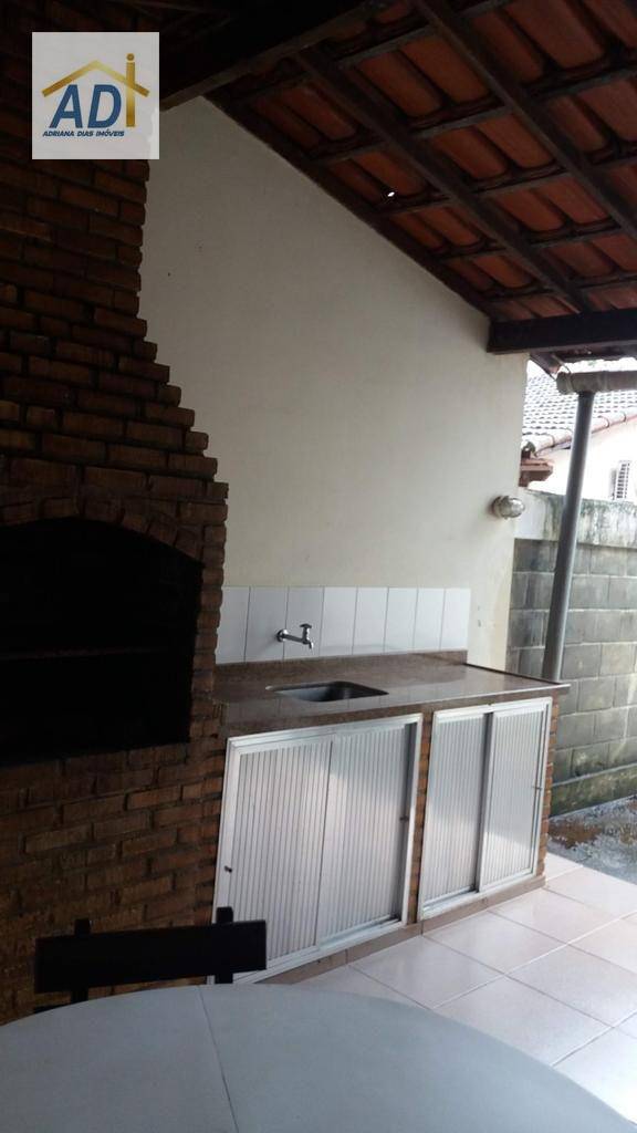 Casa à venda com 4 quartos, 236m² - Foto 2