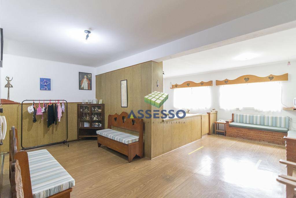 Casa à venda com 1 quarto, 300m² - Foto 2