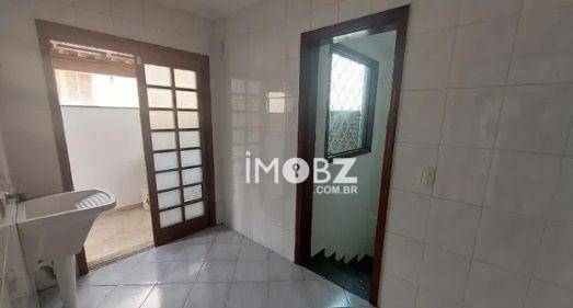 Casa à venda com 3 quartos, 200m² - Foto 10