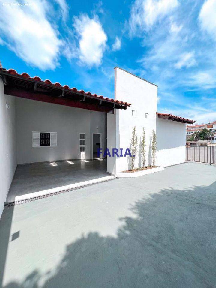 Casa à venda com 2 quartos, 120m² - Foto 2