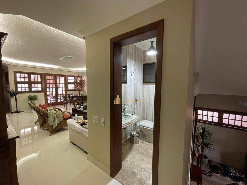 Sobrado à venda com 4 quartos, 354m² - Foto 16