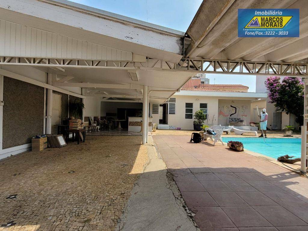 Casa para alugar com 2 quartos, 250m² - Foto 18