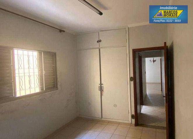 Casa à venda e aluguel com 2 quartos, 250m² - Foto 5