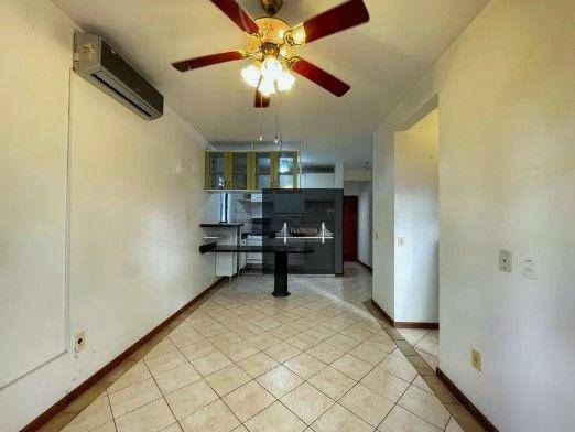 Apartamento à venda com 2 quartos, 65m² - Foto 1
