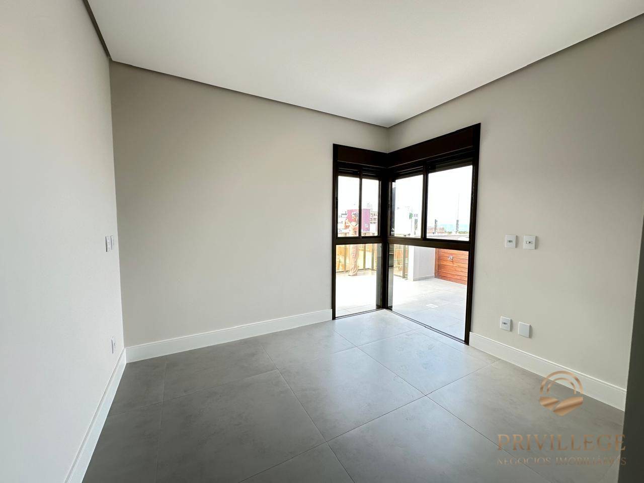 Apartamento à venda com 3 quartos, 84m² - Foto 2