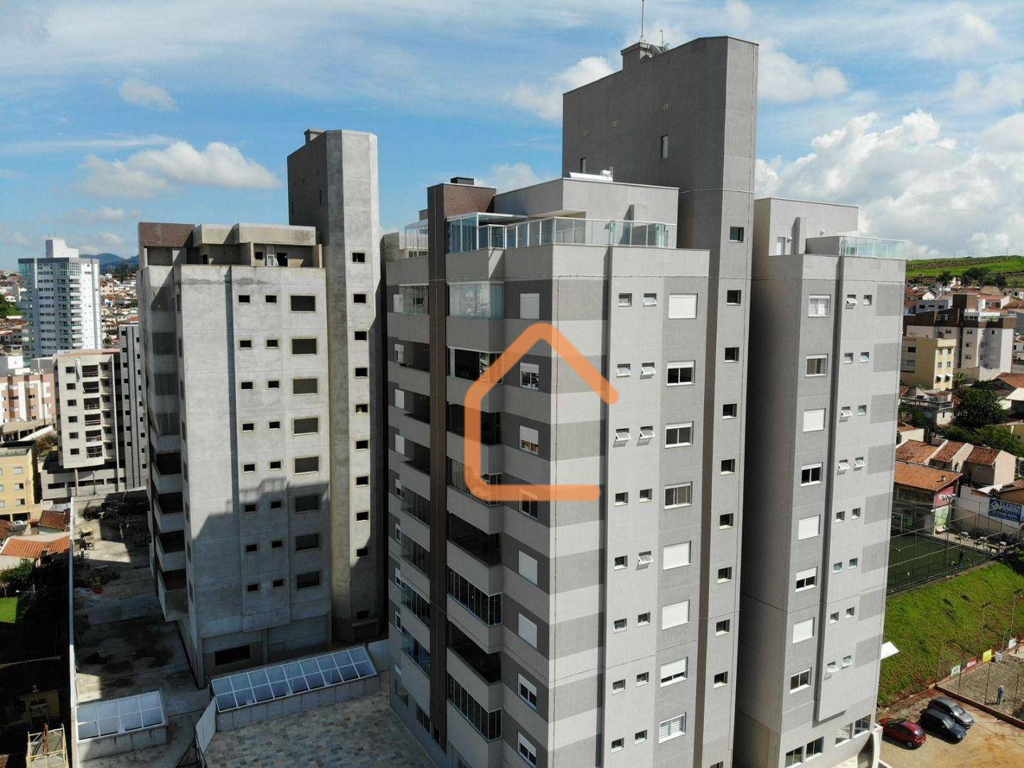 Apartamento à venda com 4 quartos, 200m² - Foto 1