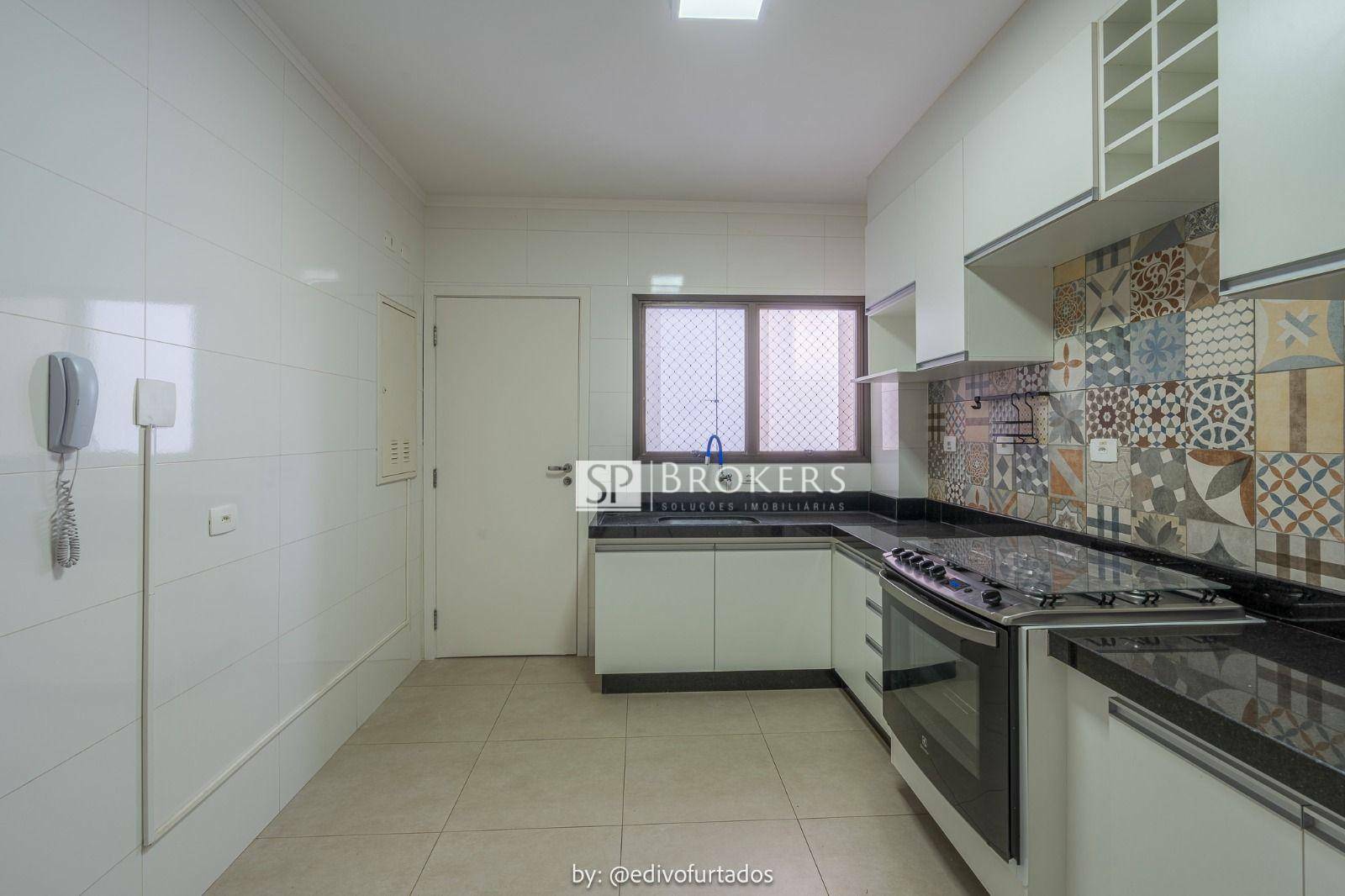 Apartamento para alugar com 3 quartos, 185m² - Foto 10