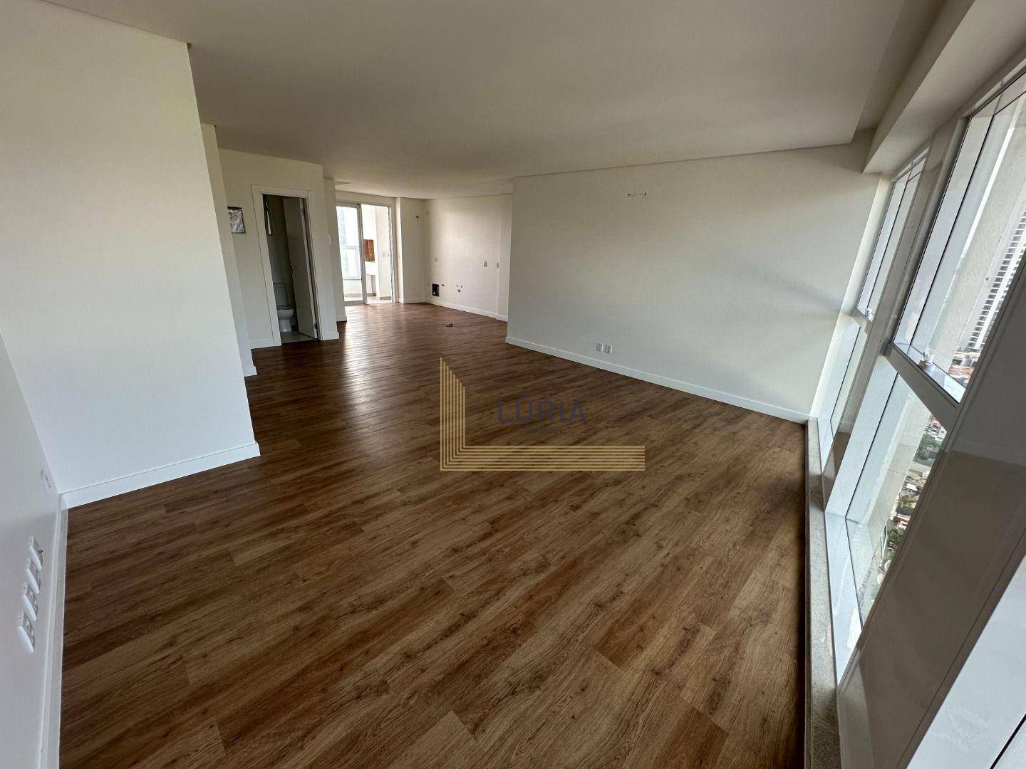 Apartamento à venda com 3 quartos, 125m² - Foto 4