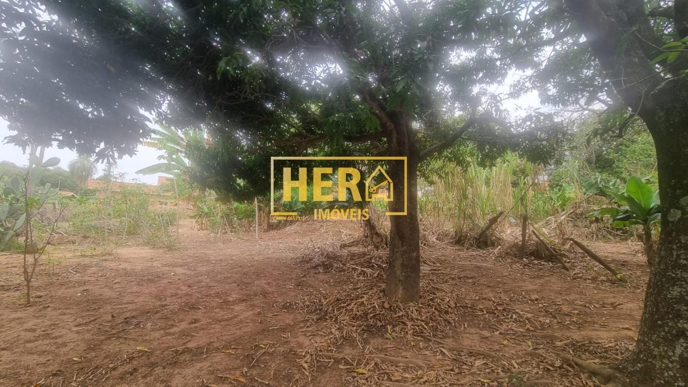 Chácara à venda com 2 quartos, 242m² - Foto 2
