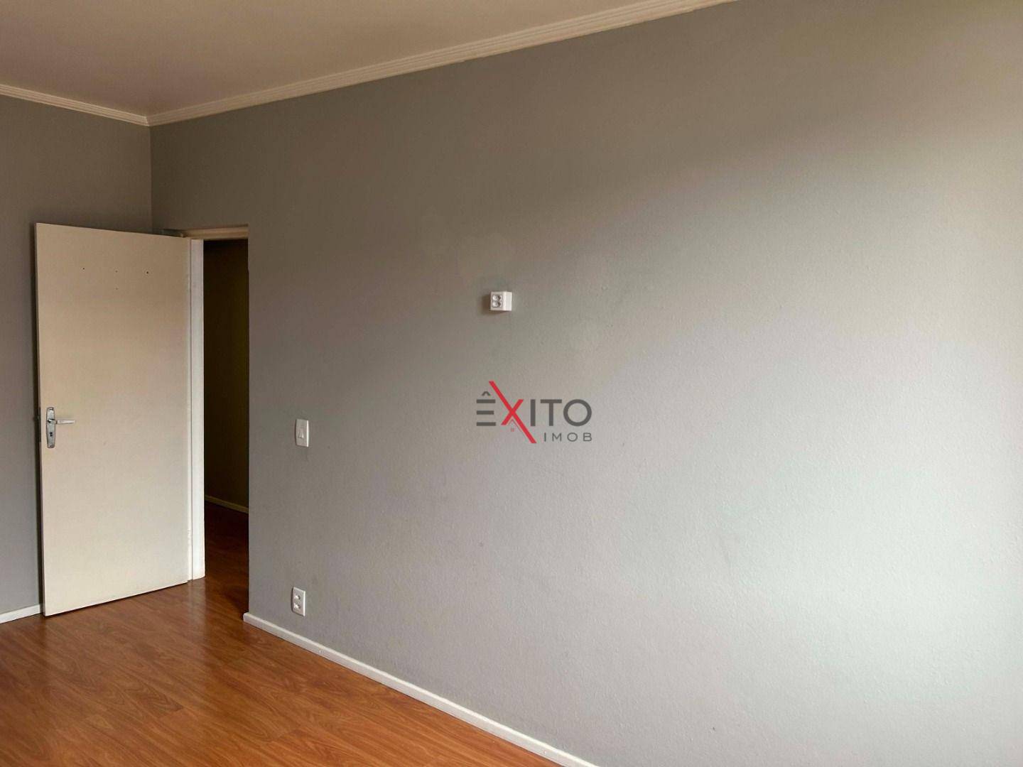 Apartamento à venda com 2 quartos, 77m² - Foto 4