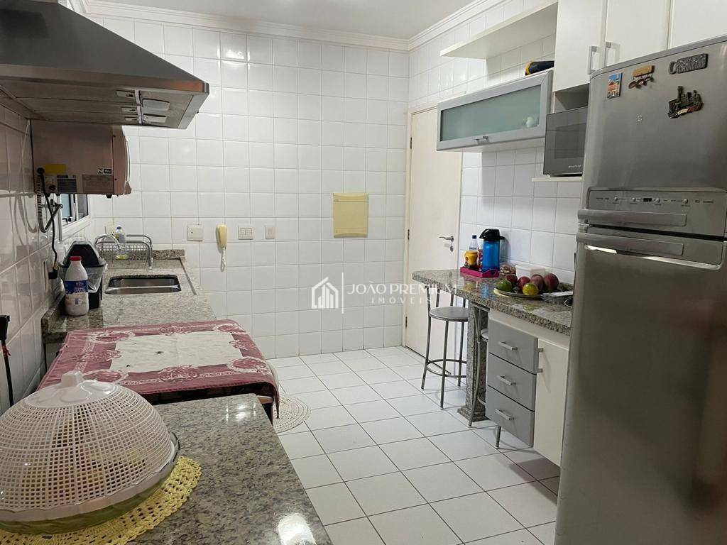 Apartamento à venda com 3 quartos, 154m² - Foto 3