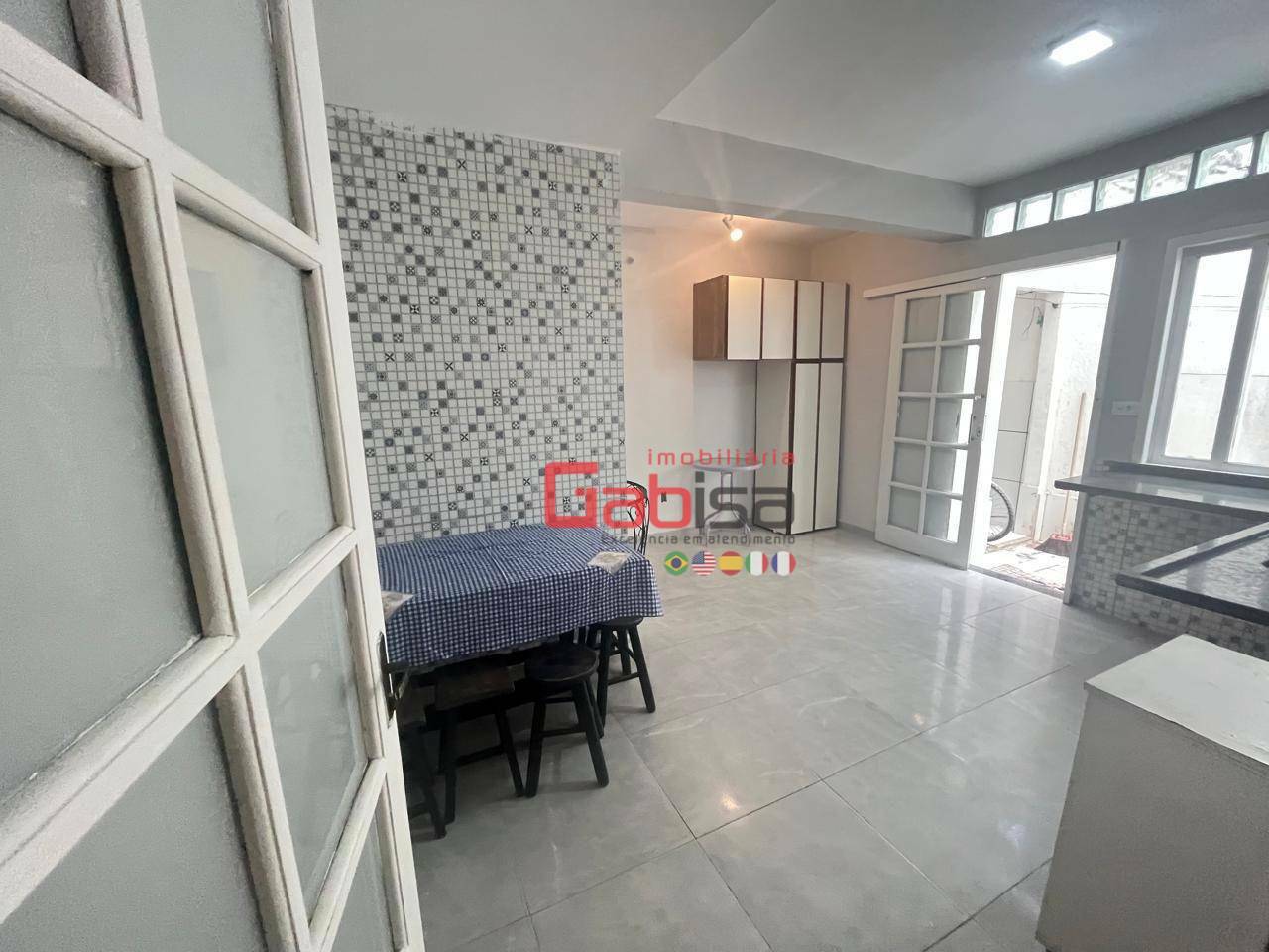 Casa à venda com 5 quartos, 151m² - Foto 4