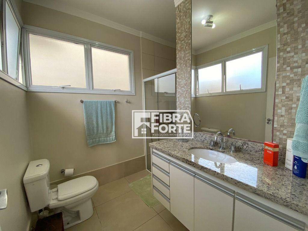 Casa de Condomínio para alugar com 5 quartos, 350m² - Foto 32