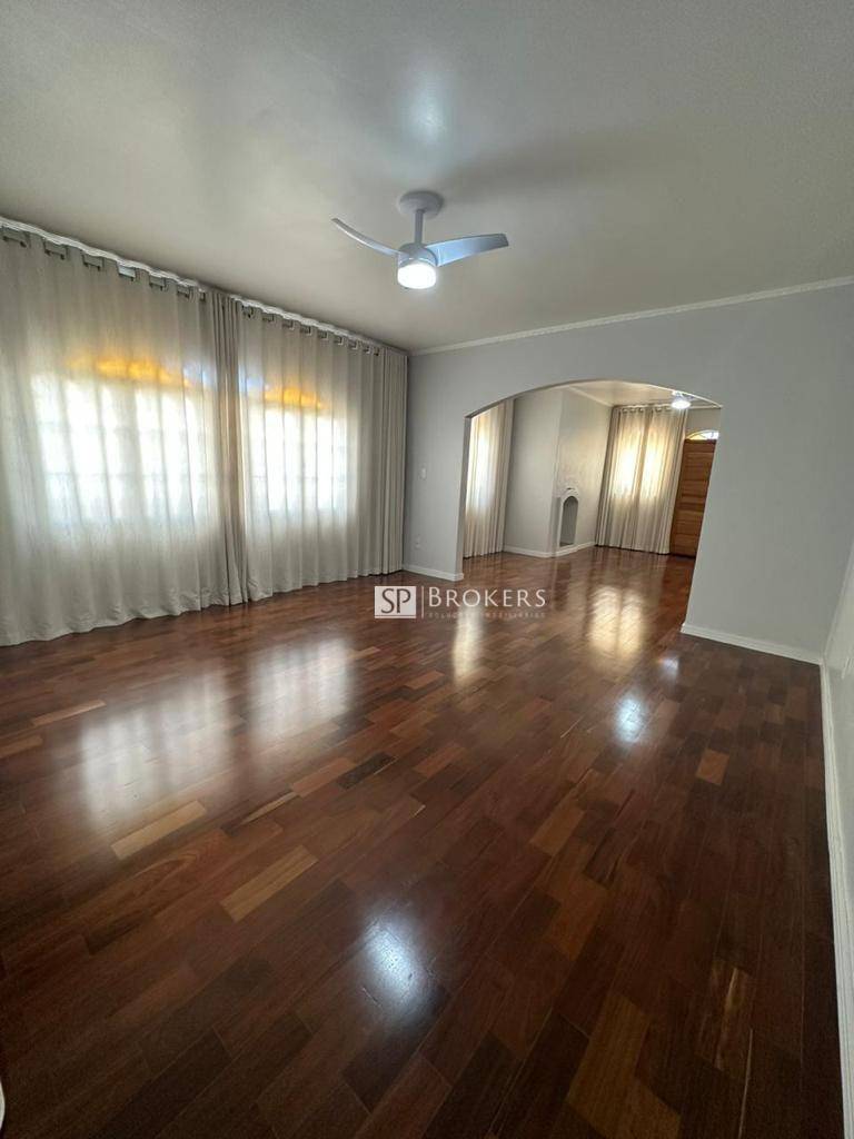 Casa à venda com 3 quartos, 260m² - Foto 3