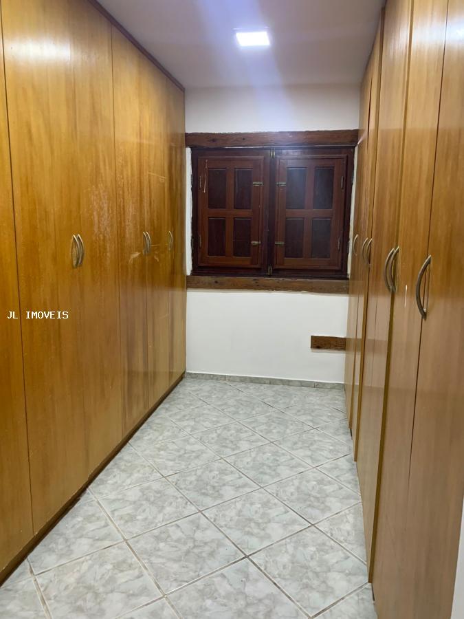 Casa para alugar com 4 quartos, 600m² - Foto 14