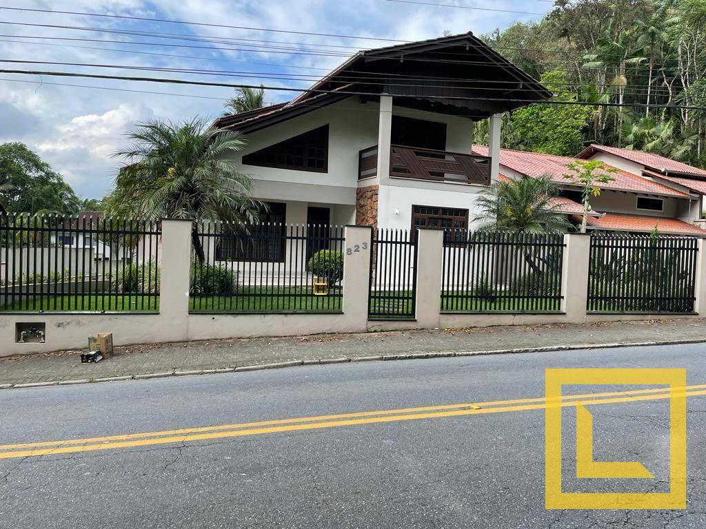 Casa à venda com 4 quartos, 340m² - Foto 1