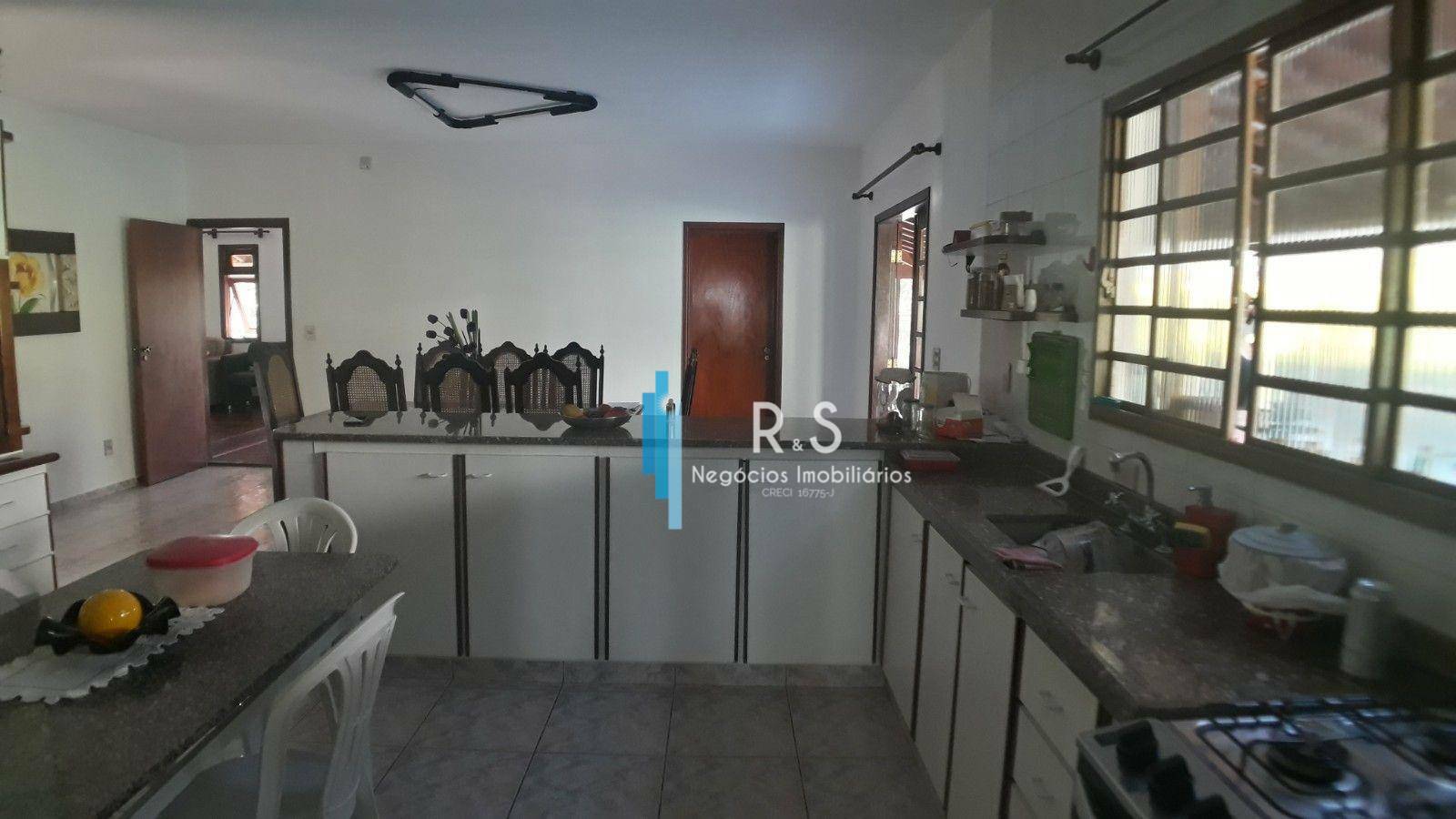 Casa de Condomínio à venda com 3 quartos, 300m² - Foto 11