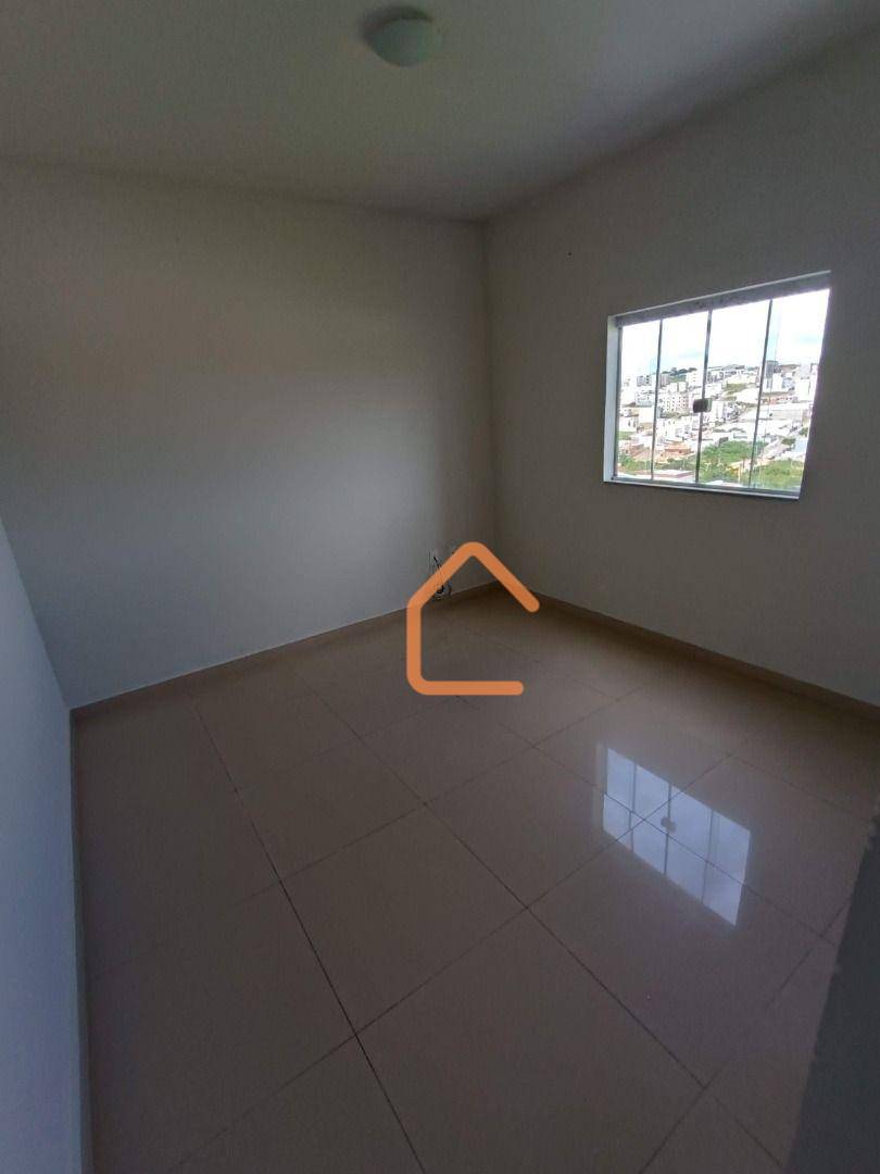 Apartamento para alugar com 2 quartos, 65m² - Foto 12