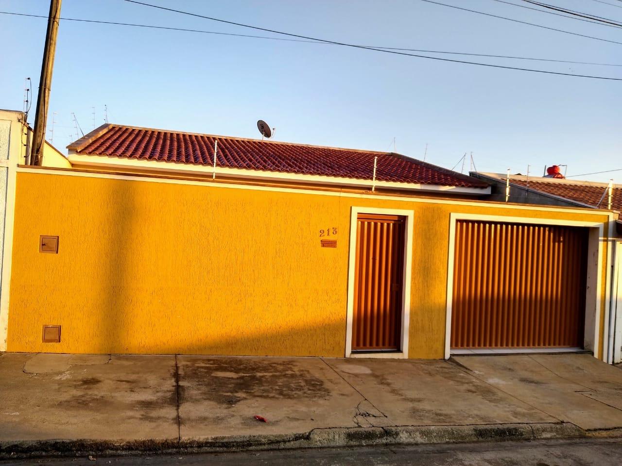 Casa à venda com 3 quartos, 250m² - Foto 1