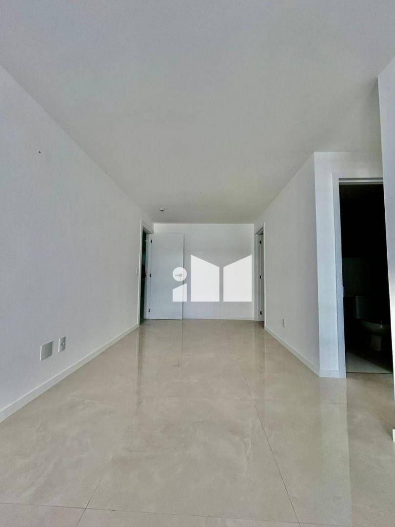 Apartamento à venda com 2 quartos, 62m² - Foto 4