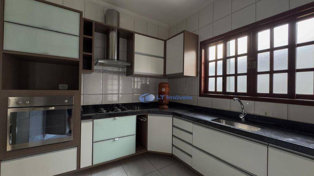 Casa para alugar com 3 quartos, 121m² - Foto 12