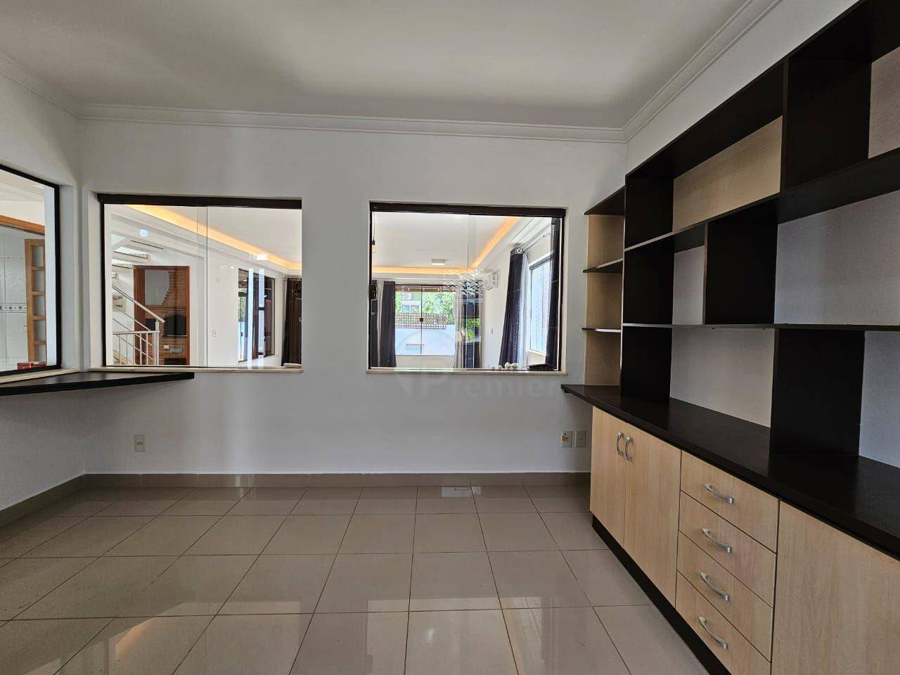 Casa de Condomínio à venda e aluguel com 3 quartos, 284m² - Foto 17