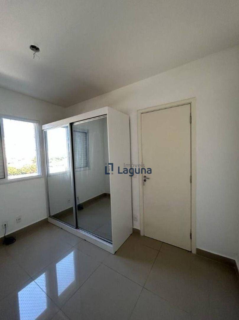 Apartamento para alugar com 3 quartos, 84m² - Foto 11