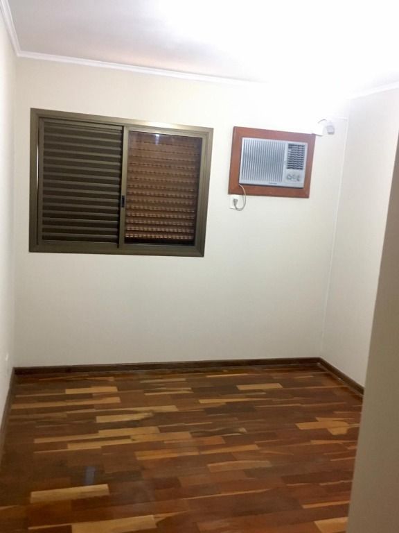 Apartamento à venda com 3 quartos, 137m² - Foto 2