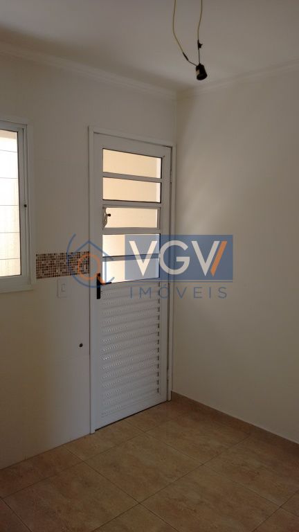 Casa à venda com 2 quartos, 70m² - Foto 5