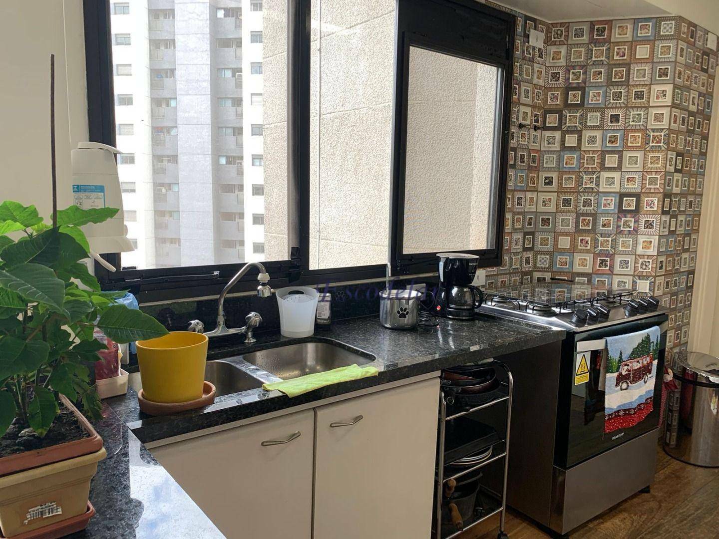 Apartamento à venda com 3 quartos, 200m² - Foto 2