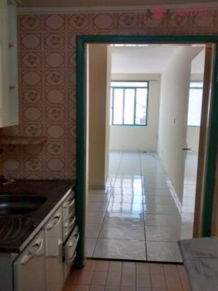 Apartamento à venda com 1 quarto, 40m² - Foto 2