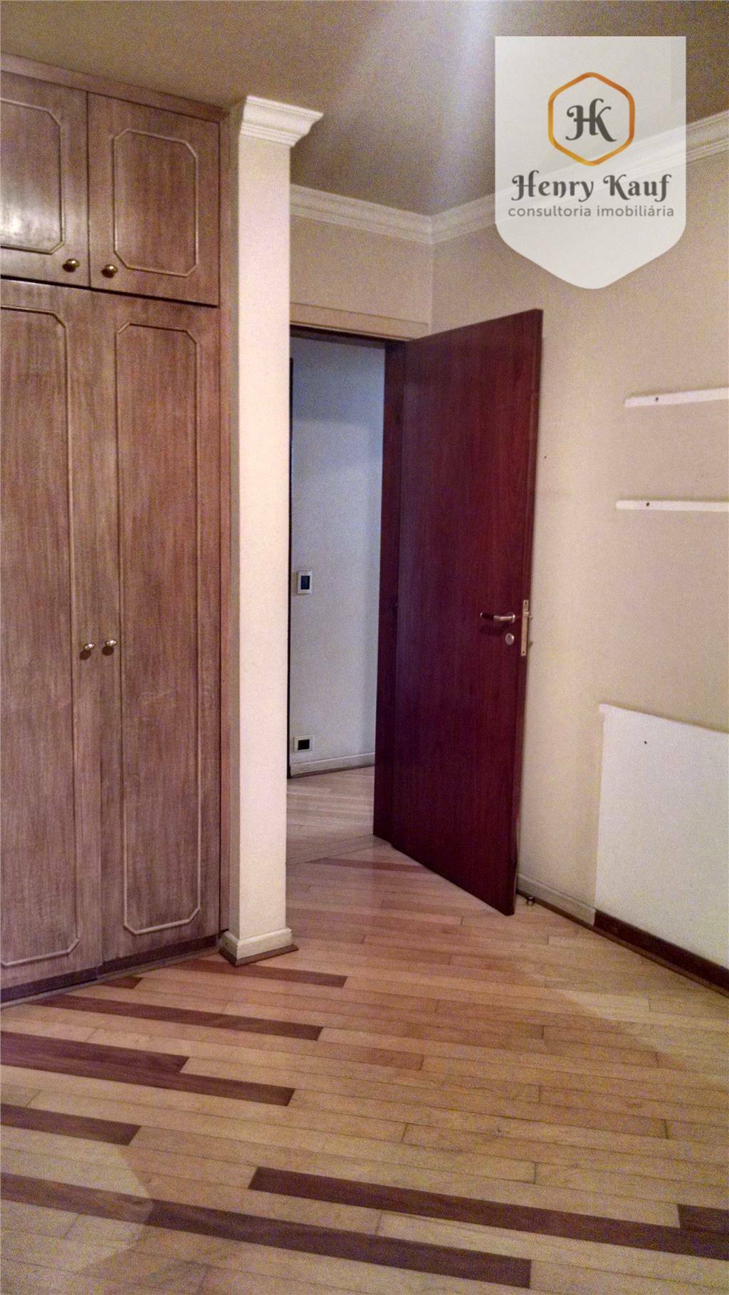 Apartamento à venda com 3 quartos, 135m² - Foto 4