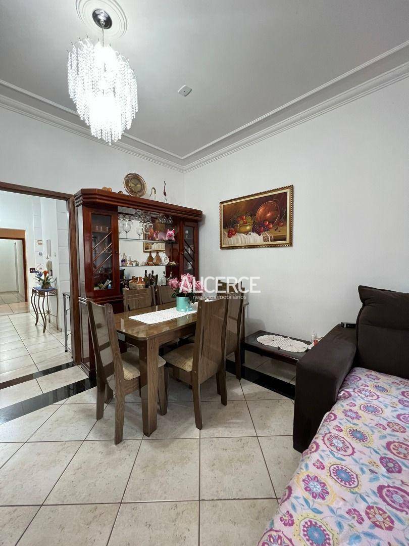 Apartamento à venda com 3 quartos, 180m² - Foto 5