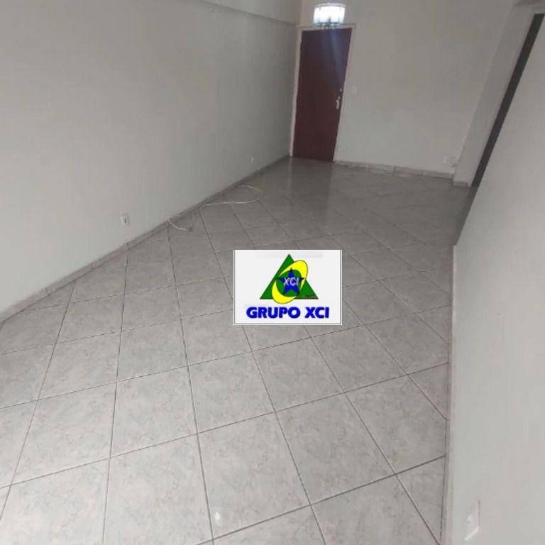 Apartamento à venda com 2 quartos, 70m² - Foto 13