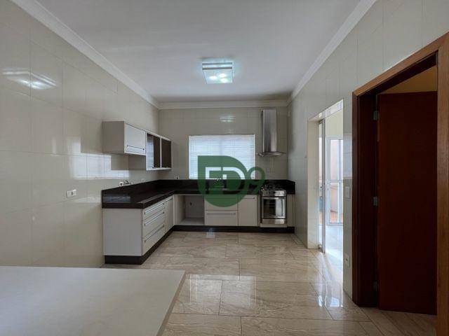 Casa à venda com 3 quartos, 220m² - Foto 4