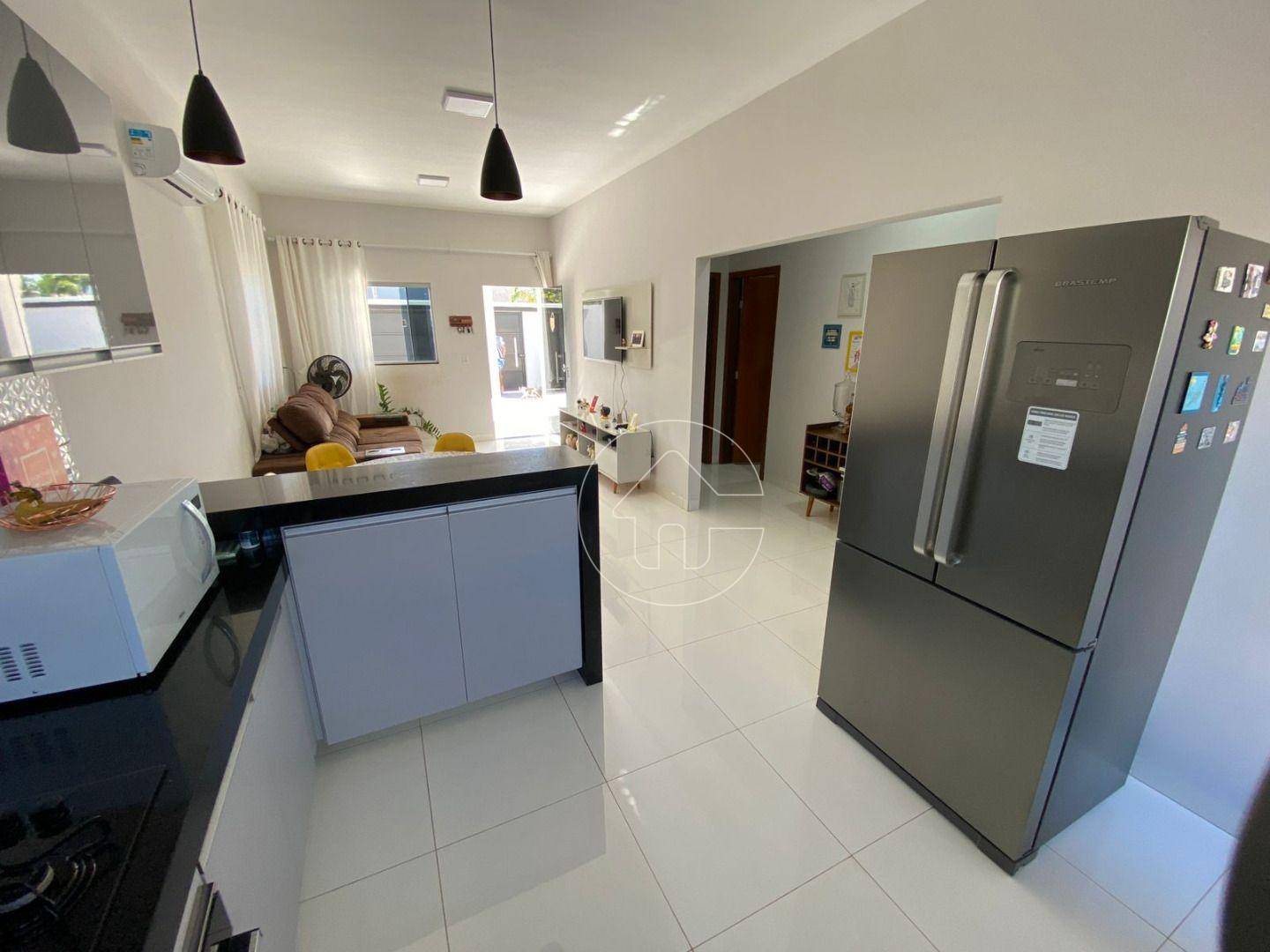 Casa à venda com 3 quartos, 148m² - Foto 1