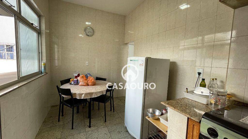 Casa à venda com 7 quartos, 400m² - Foto 23