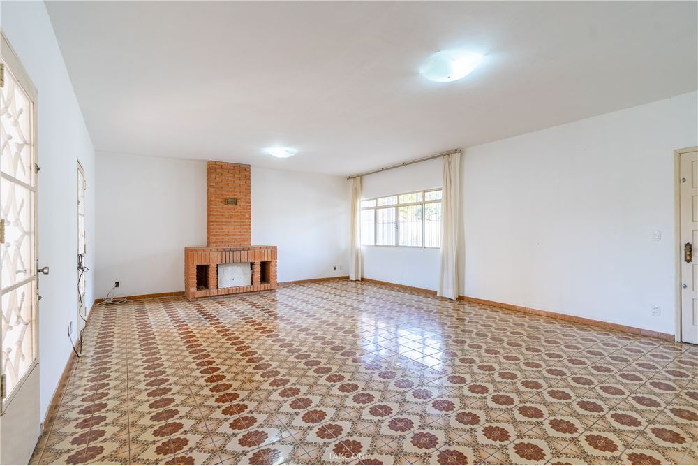 Casa à venda com 3 quartos, 486m² - Foto 1