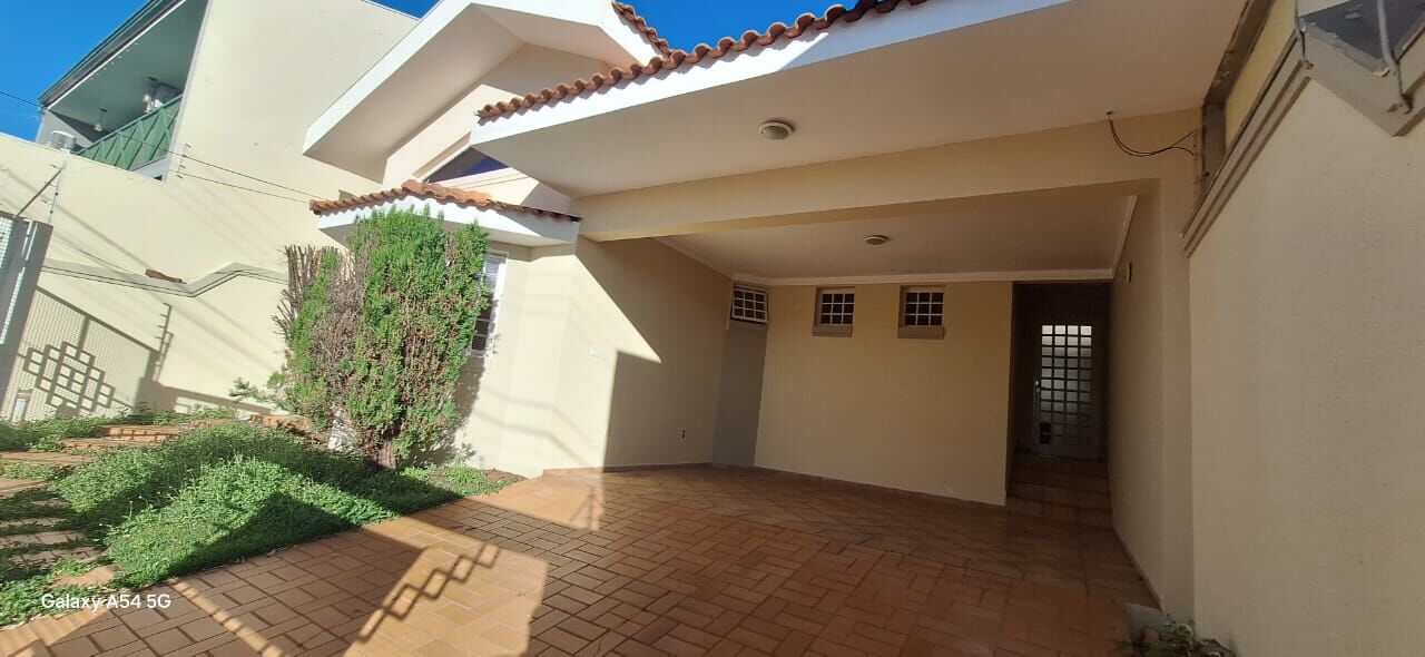 Casa à venda com 3 quartos, 221m² - Foto 2