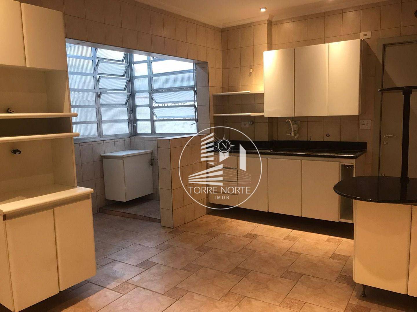 Apartamento à venda com 3 quartos, 169m² - Foto 2