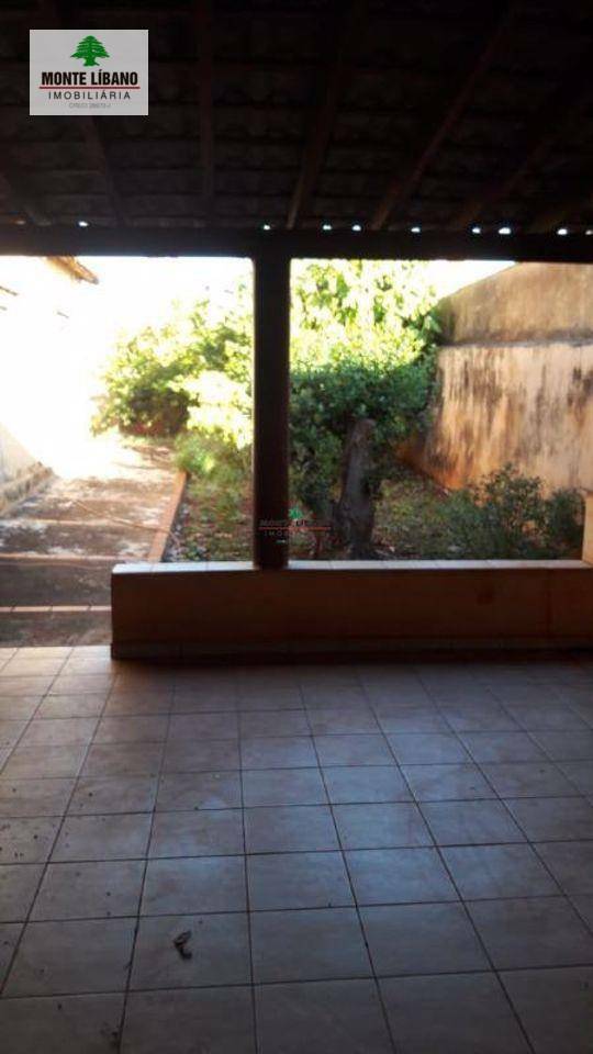 Casa à venda com 3 quartos, 174m² - Foto 1