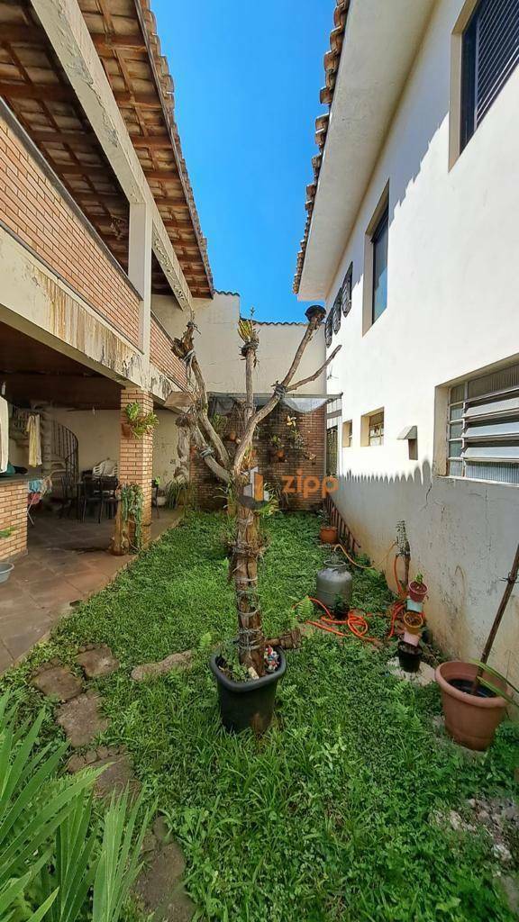 Sobrado à venda com 5 quartos, 270m² - Foto 13