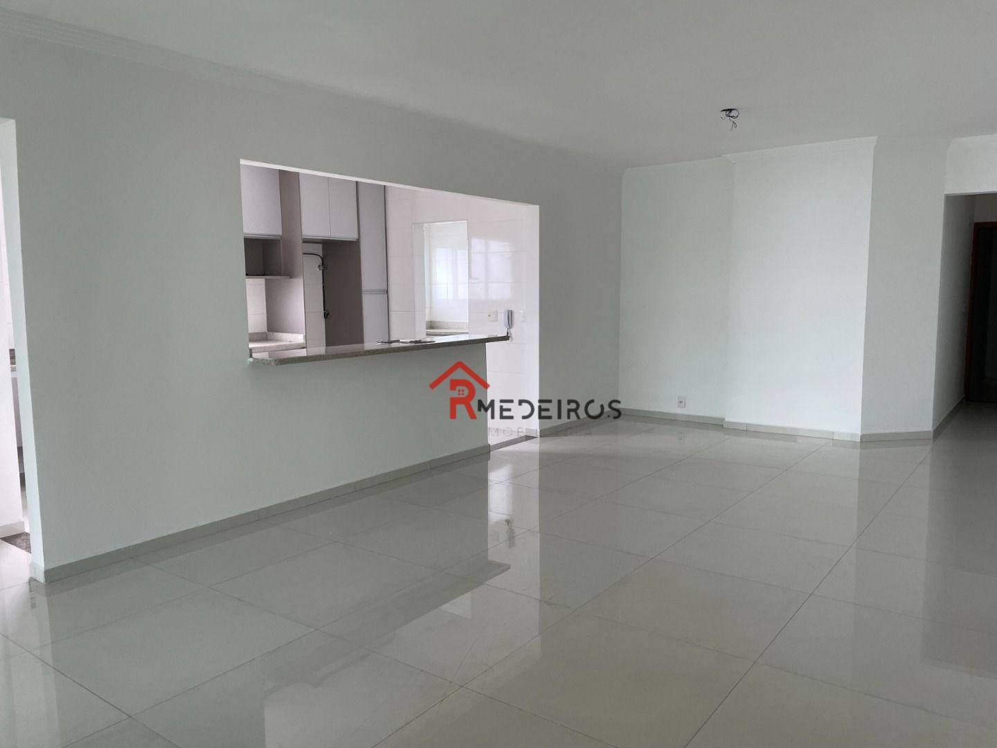 Apartamento à venda com 3 quartos, 170m² - Foto 4