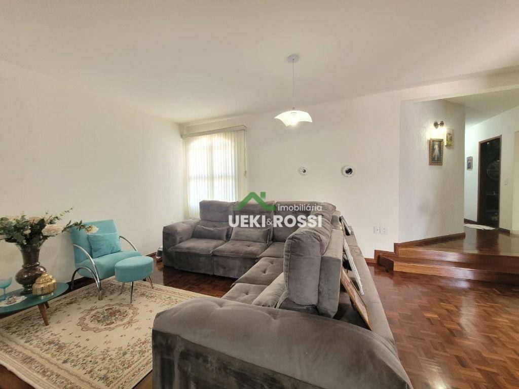 Casa à venda com 4 quartos, 327m² - Foto 2