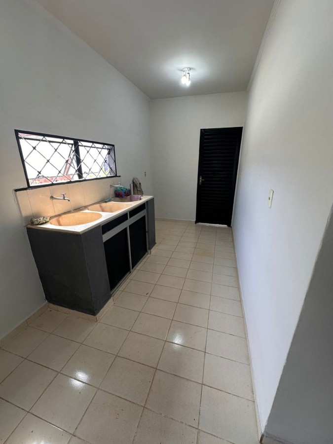 Casa à venda com 2 quartos, 176m² - Foto 2