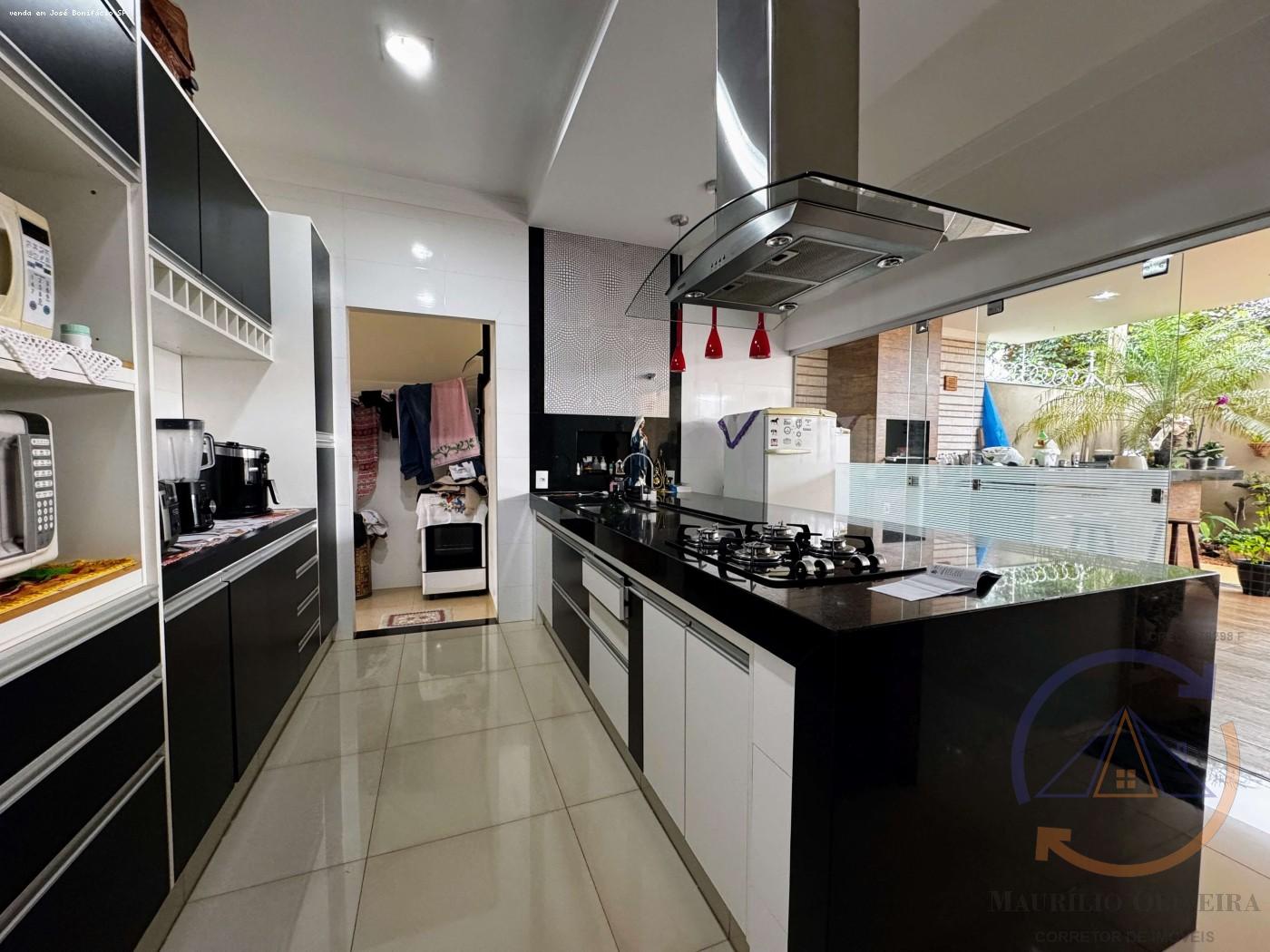 Casa à venda com 3 quartos, 259m² - Foto 9