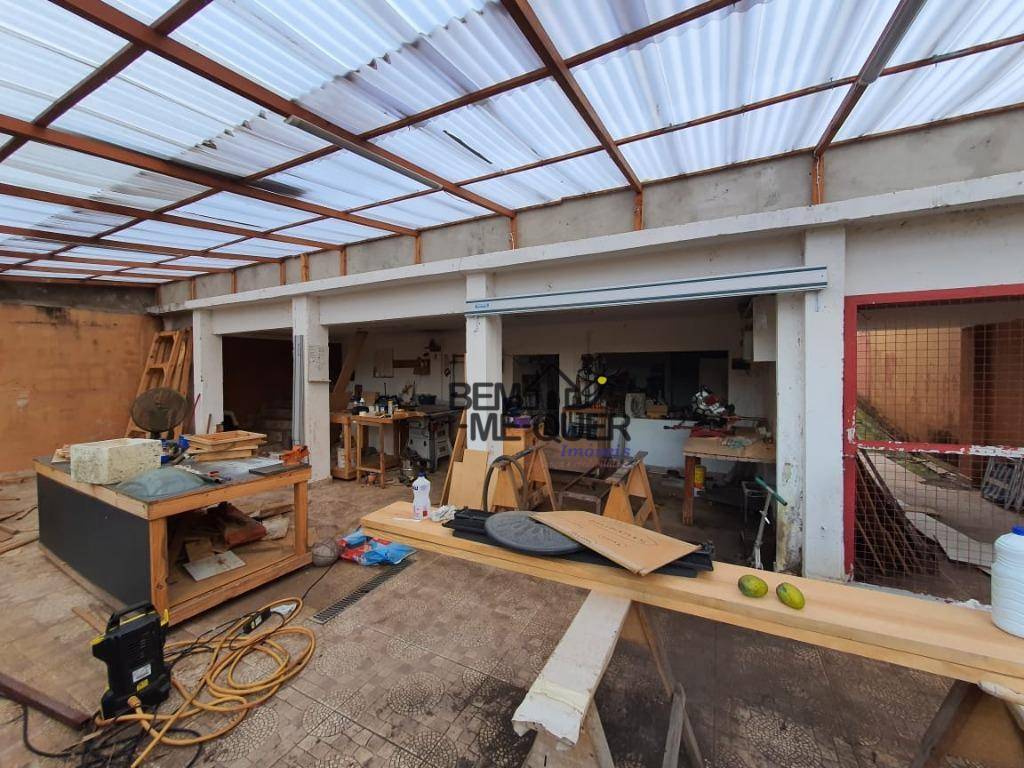 Sobrado à venda com 4 quartos, 164m² - Foto 1