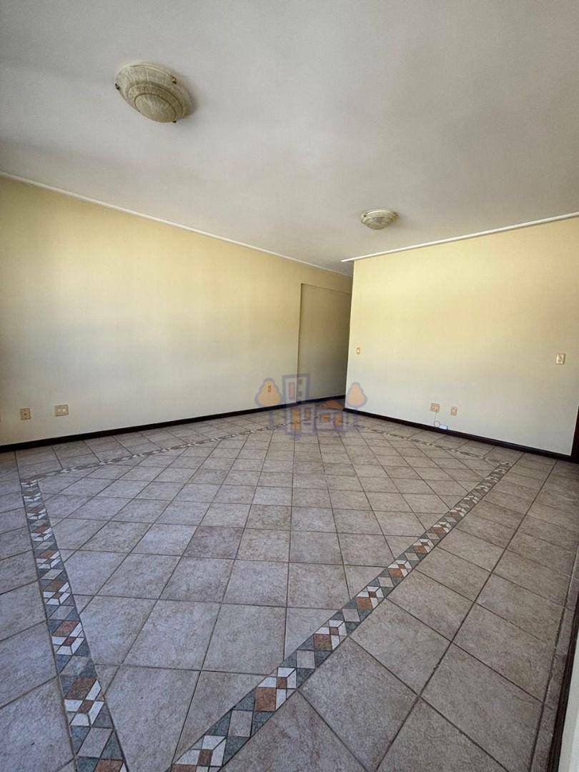 Apartamento à venda com 2 quartos, 100m² - Foto 3