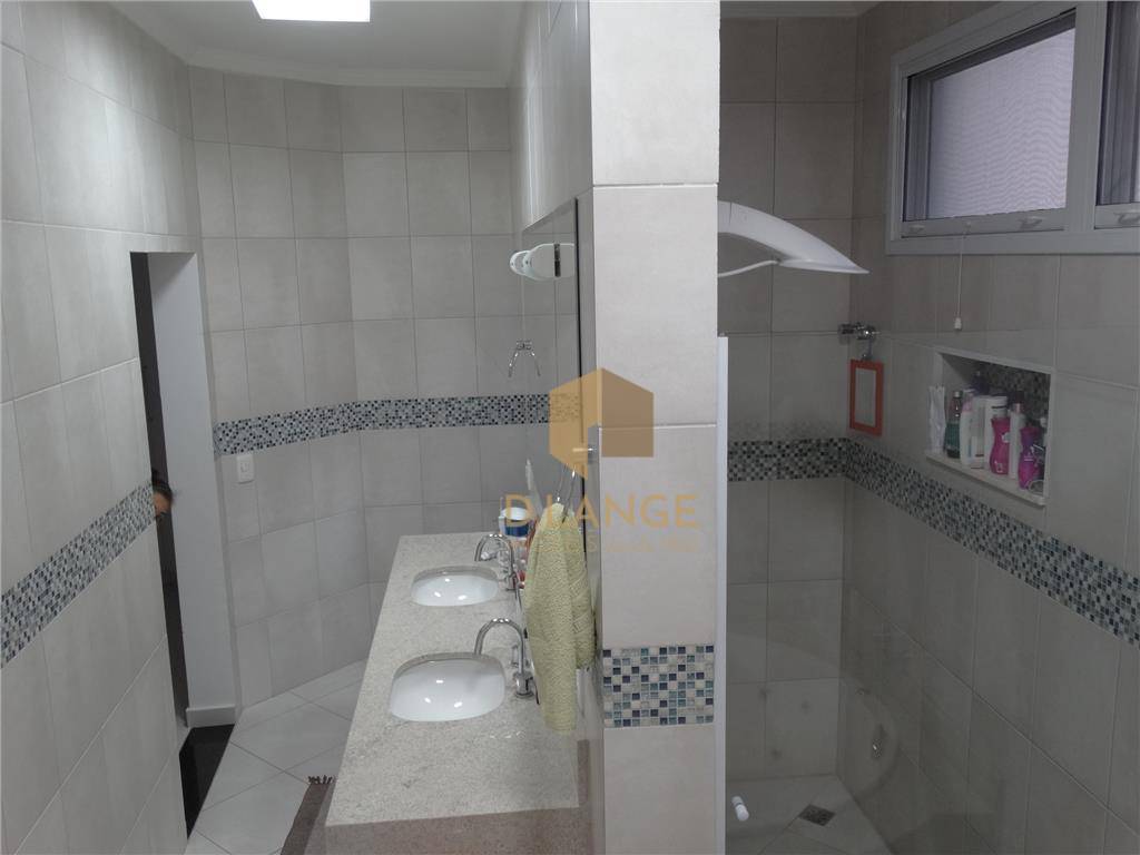 Casa de Condomínio à venda com 3 quartos, 320m² - Foto 19